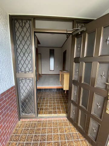 石垣貸家の玄関