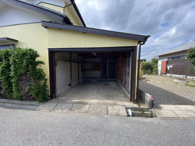 石垣貸家の駐車場