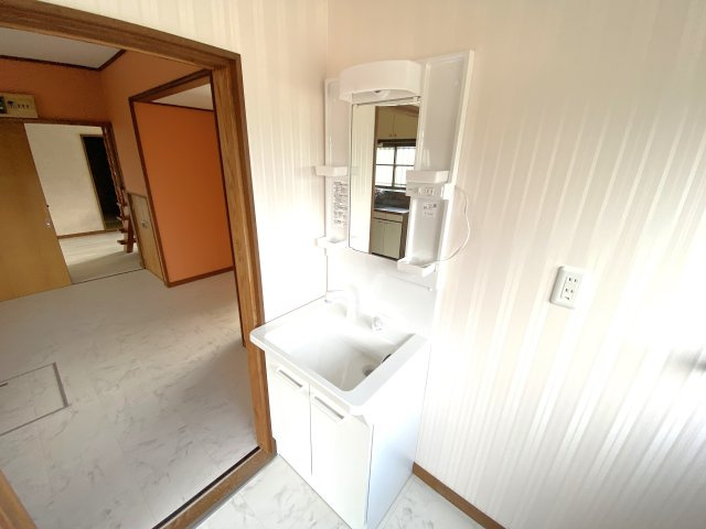 石垣貸家の独立洗面台