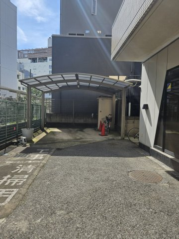 武藤眼科ビル2階店舗事務所の駐車場