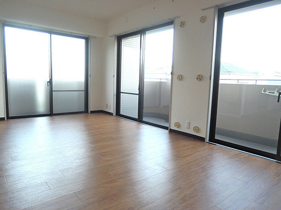 サンプラザ本山南の居間・リビング