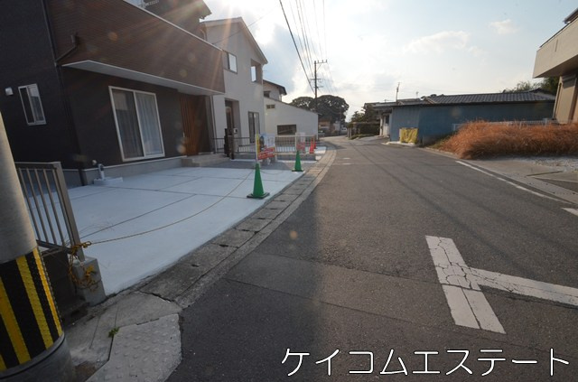 新築住宅　プラザコート中間市中央1丁目の前面道路含む現地写真
