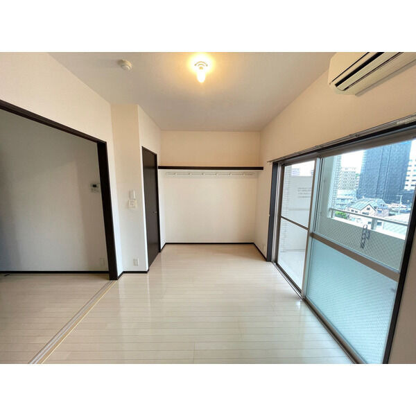 ドリーム西新の居間・リビング