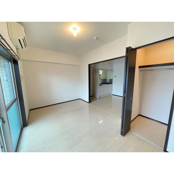 ドリーム西新の居間・リビング