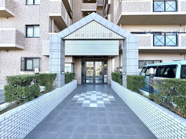 ネオハイツ助信のエントランス|杏林堂目の前！マンションの入口です。