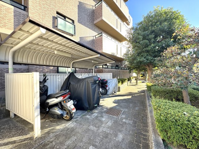 ネオハイツ助信のその他|バイク置場