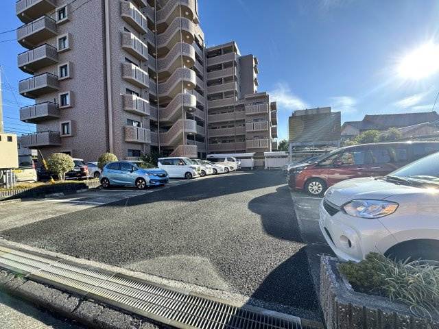 ネオハイツ助信の周辺|平面駐車場