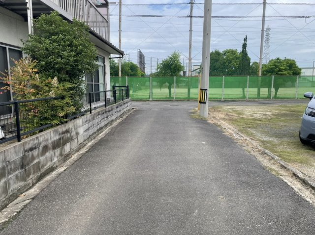 高岡町土地の前面道路含む現地写真|北側前面道路：幅員約4.0m
