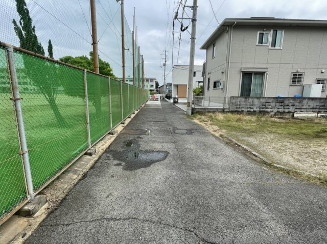 高岡町土地の前面道路含む現地写真|東側前面道路：幅員約3.8m