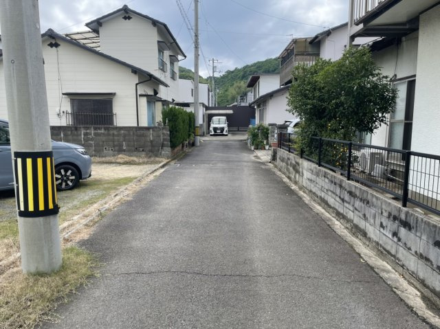 高岡町土地の前面道路含む現地写真|北側前面道路：幅員約4.0m