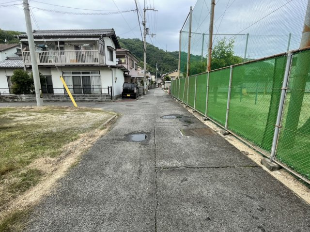 高岡町土地の前面道路含む現地写真|東側前面道路：幅員約3.8m