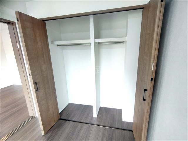 【収納】 | アーベイン朝霞リーデンス | 南側5.6帖洋室の収納です