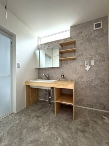 中央区関屋田町3丁目  1号棟　新築戸建の独立洗面台