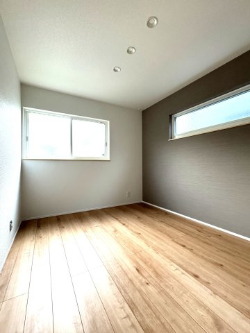 中央区関屋田町3丁目  1号棟　新築戸建の洋室