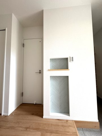 中央区関屋田町3丁目  1号棟　新築戸建の玄関