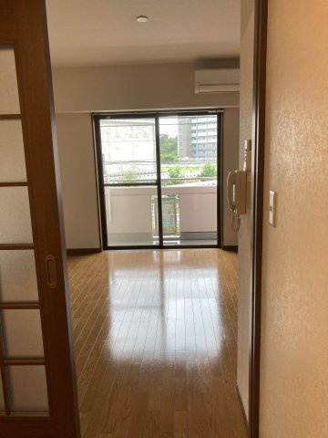 つくば市春日３丁目の賃貸マンションの居間・リビング