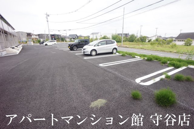 コーポみらい平の駐車場