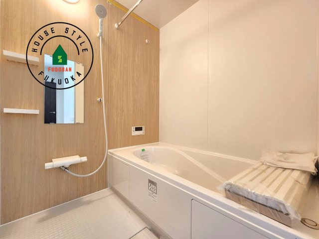 糟屋郡宇美町とびたけ1丁目第1-2棟（1号棟）の内観：施工例|1日の疲れを癒してくれる広々バスルーム。雨の日のお洗濯にも大活躍な浴室乾燥機付です！