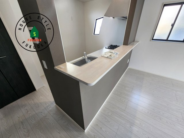 糟屋郡宇美町とびたけ1丁目第1-2棟（1号棟）の内観：施工例|キッチンから立ち込める香りが今日の料理を期待させます。