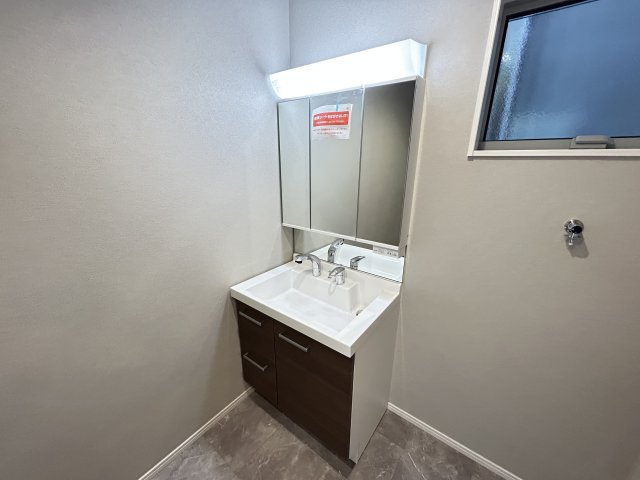 明石市材木町新築戸建の独立洗面台