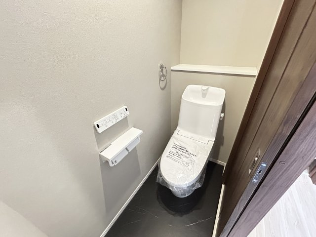 明石市材木町新築戸建のトイレ