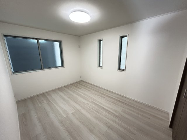 明石市材木町新築戸建の洋室