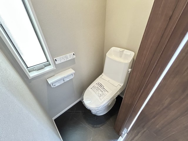 明石市材木町新築戸建のトイレ