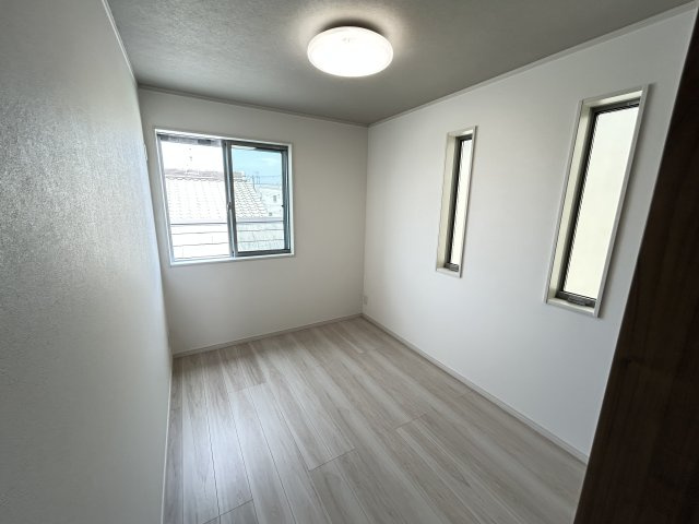 明石市材木町新築戸建の洋室