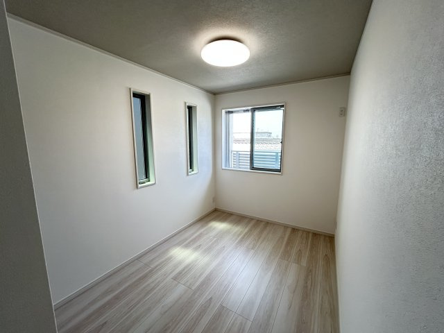 明石市材木町新築戸建の洋室