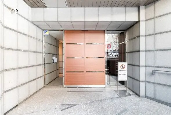 文京区本駒込５丁目の中古マンションのエントランス