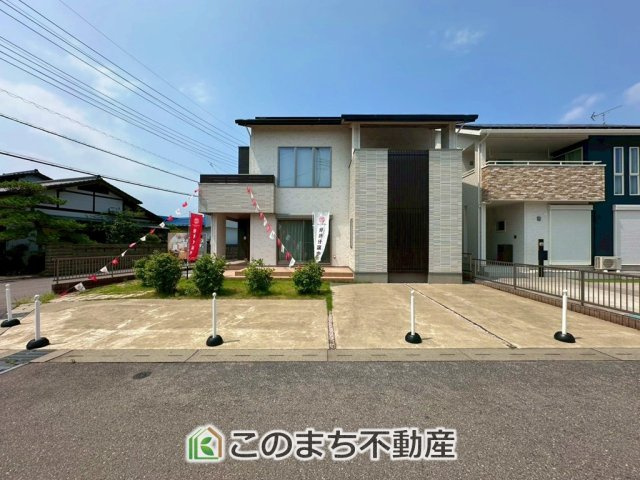 宇都宮市野沢5期　モデルハウス　27号棟の駐車場|お車駐車スペース３台分ご用意しております♪

