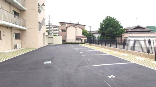 アクア プリータの駐車場