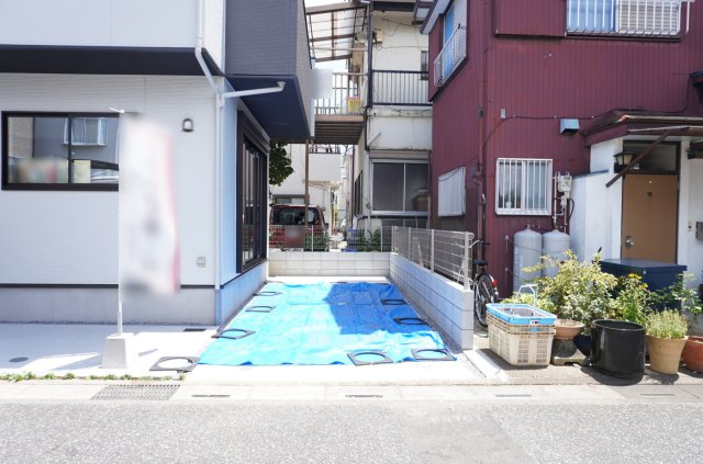 越谷市大沢 新築分譲住宅の駐車場