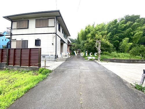 【前面道路含む現地写真】 | 【仲介手数料０円】厚木市棚沢　中古一戸建て | 厚木市棚沢　中古一戸建て