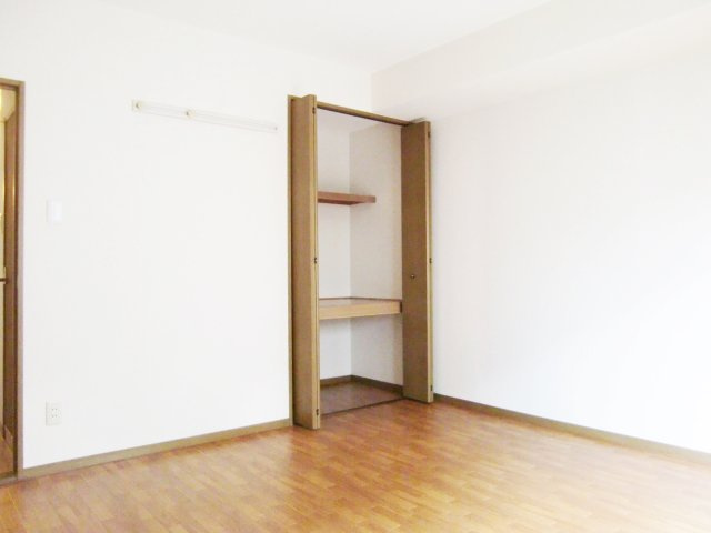 宝塚市安倉南４丁目の賃貸マンションの居間・リビング|※同建物の類似写真になります。