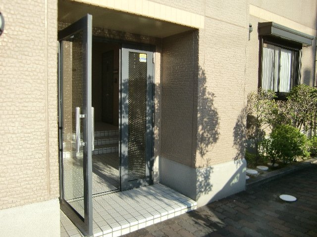 宝塚市安倉南４丁目の賃貸マンションのエントランス|建物の内部です