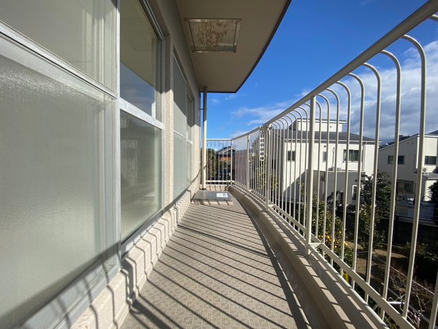コープ野村伊丹昆陽Ａ棟のバルコニー|南向きバルコニーで日当たり良好！お洗濯物も乾きやすいですね♪