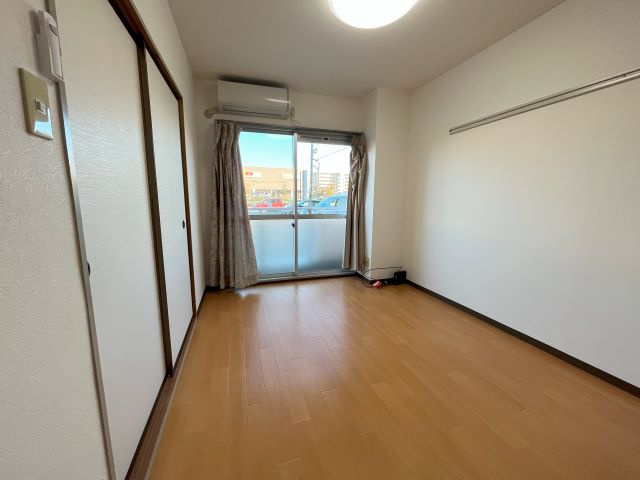 シャトレ手柄の洋室