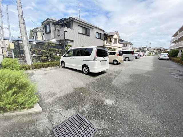 ラウルス宝塚の駐車場|駐車場があります
