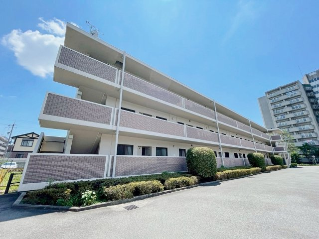 ラウルス宝塚の外観