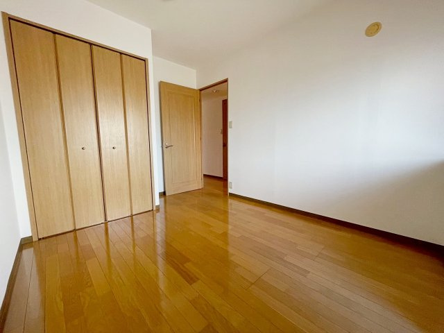 ラウルス宝塚の居間・リビング