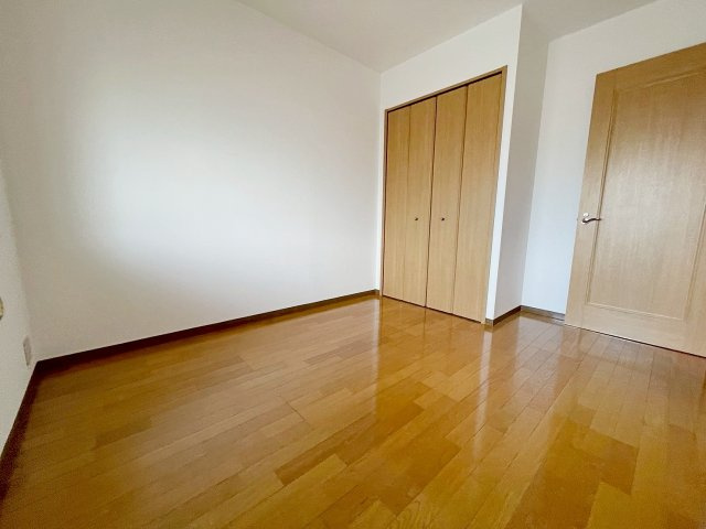 ラウルス宝塚の居間・リビング