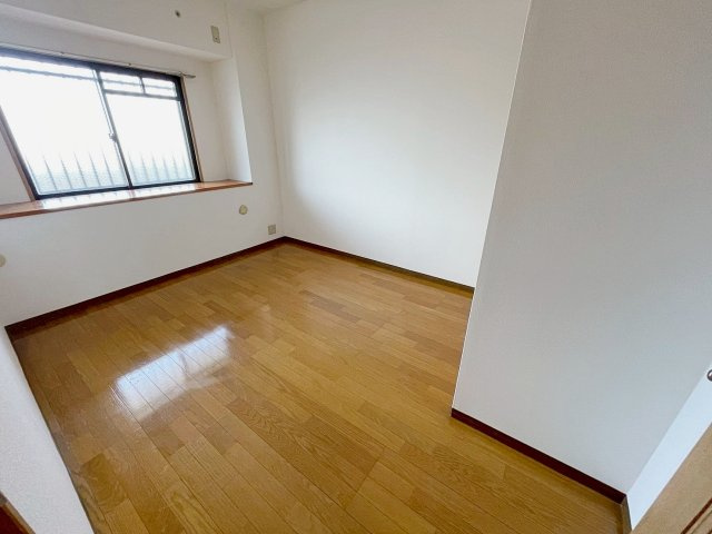 ラウルス宝塚の居間・リビング