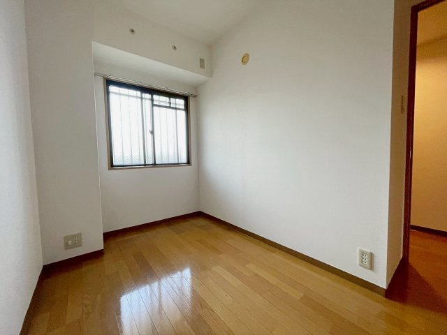 ラウルス宝塚の居間・リビング