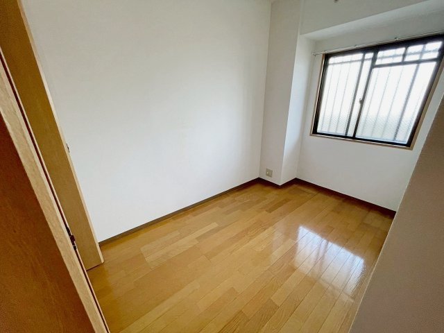 ラウルス宝塚の居間・リビング