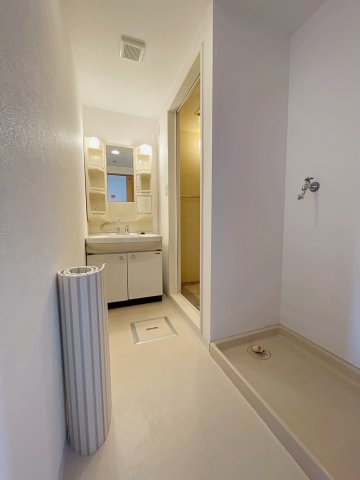 ラウルス宝塚の居間・リビング