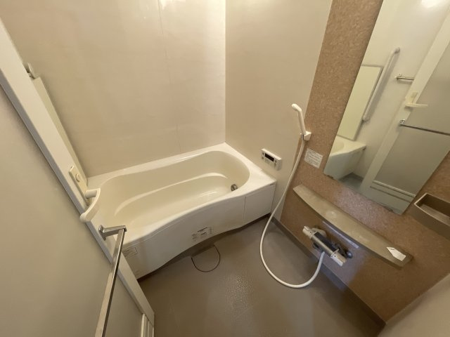 シャトー北条の浴室