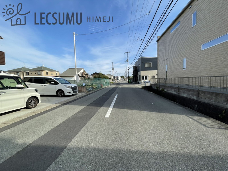 姫路市西庄/売土地の前面道路含む現地写真