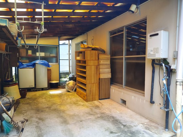 売中古戸建　静岡市葵区東1丁目の駐車場|広いガレージは多目的につかえるので、使用方法を考えるのも楽しみですね！