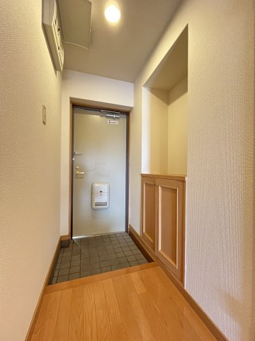 メリーマンションの玄関